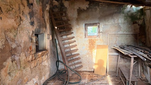 P  R  E  Z  Z  O    R  I  B  A  S  S  A  T  O  -  Corpo di 4 Trulli con 2 depositi